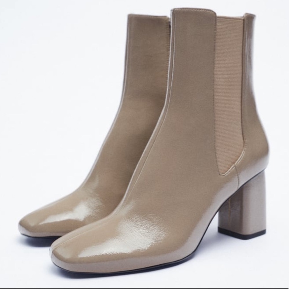 ZARA HEELED BOOTIES Wide heel ankle boots. Outer side elastic goring.
